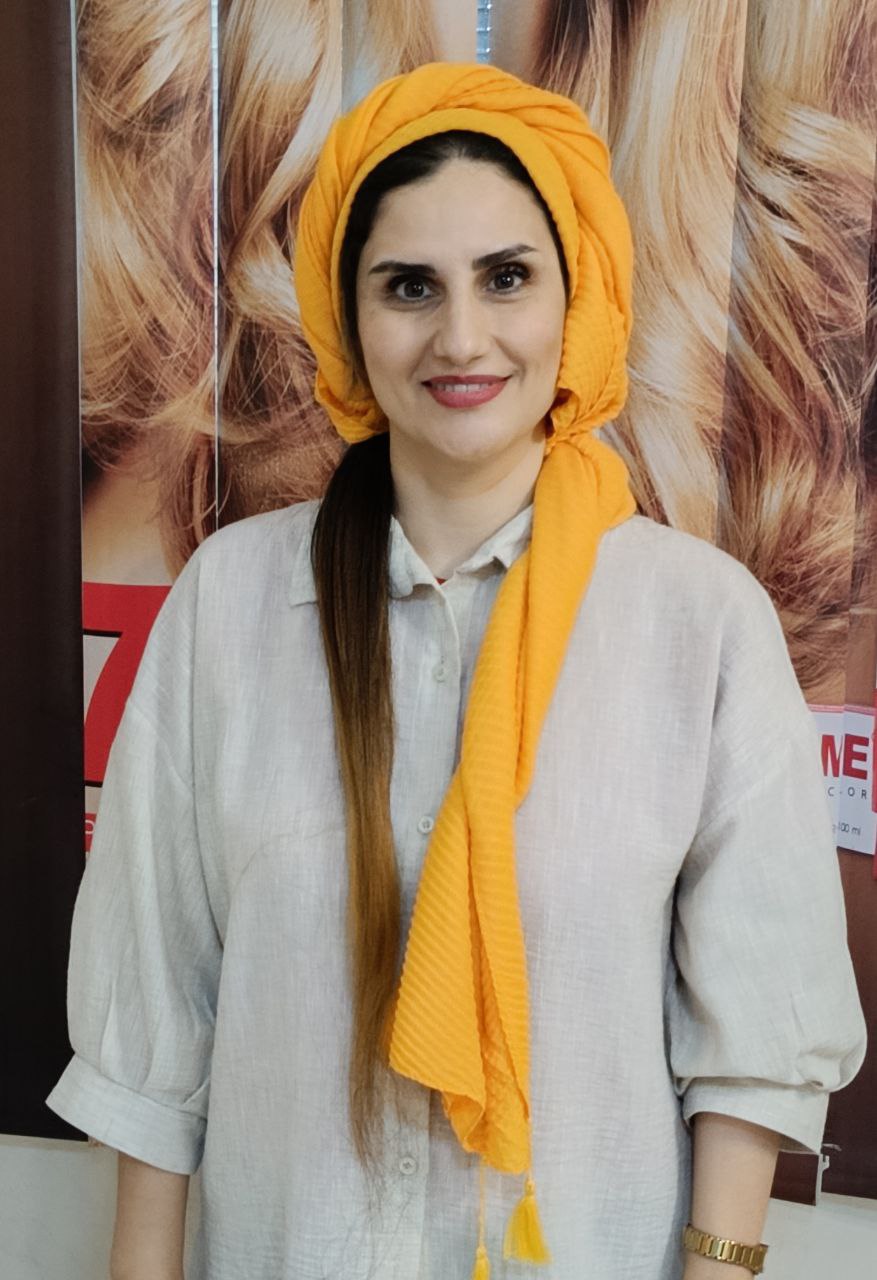 اگر به دنبال یادگیری یک مهارت پرطرفدار و پول‌ساز در حوزه آرایش و زیبایی هستید، دوره آموزش بافت مو در آموزشگاه آرایشگری خجسته انتخابی عالی برای شماست. این دوره‌ها به صورت حضوری و غیرحضوری برگزار می‌شوند و مناسب تمام افرادی است که می‌خواهند با یادگیری انواع مدل‌های بافت مو، وارد بازار کار شوند یا مهارت‌های خود را در این حوزه به سطح حرفه‌ای برسانند.